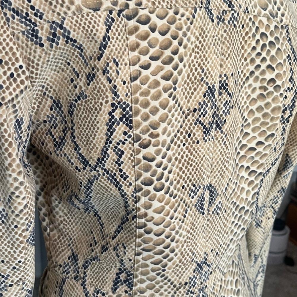 Alberto Makali - Snake-Print Tailored Blazer  and Skirt Set in Size 8 - Picture 7 of 16